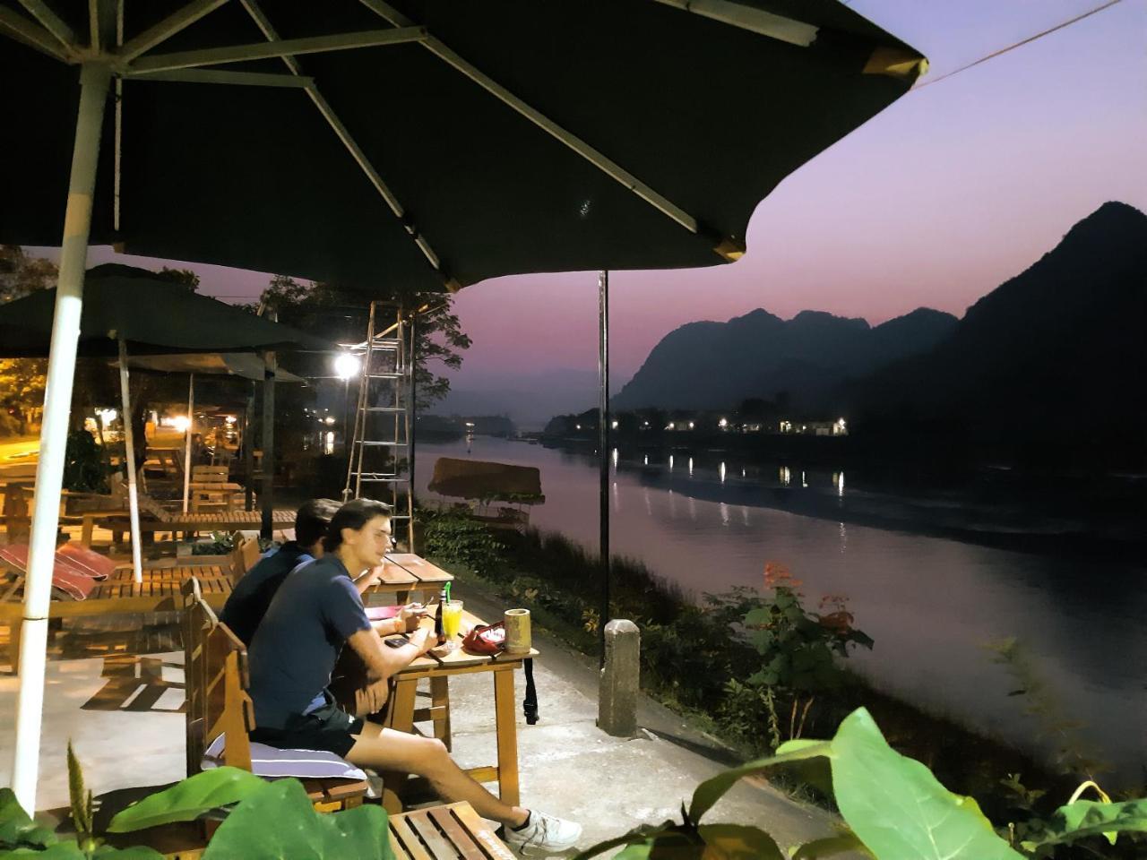 Diep Le Homestay Фонгня Экстерьер фото